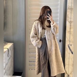 BNWT Designer Elegant Snow Mink-Textured Coat with Suede-Lined Interior